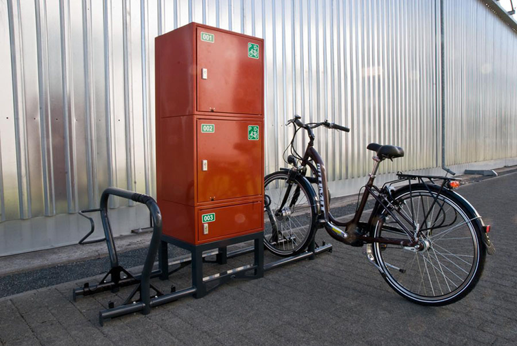 Anwendungsbeispiel: Ladestation -Force- (Art. 32647) Fahrradständer nicht im Lieferumfang enthalten 