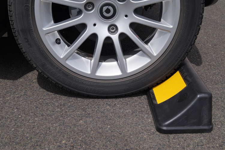 Parkhilfe/Radstop 'Ridge' aus Kunststoff, Länge 500 mm, Höhe 100 mm, schwarz/gelb