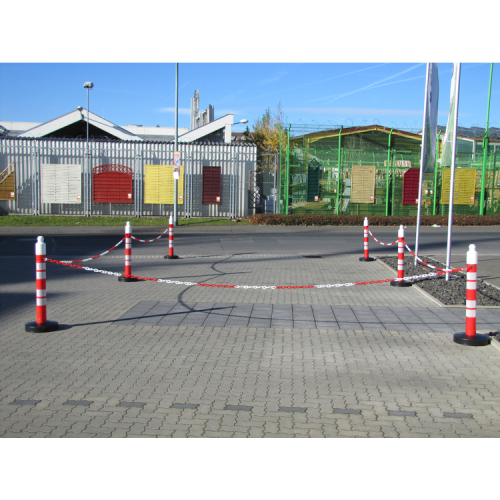 Anwendungsbeispiel: Kettenpfosten -Maxi Plus- aus PP, Höhe 1200mm, Ø 110mm, reflektierend, befüllbarer Fuß, Art. 12910