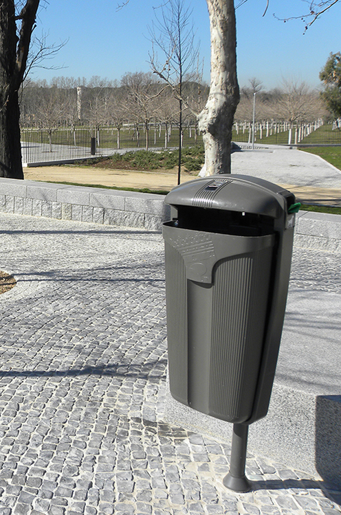 Hundetoilette/Service-Station 'Cibeles' 50 Liter aus Kunststoff, mit Abfallbehälter und Ascher